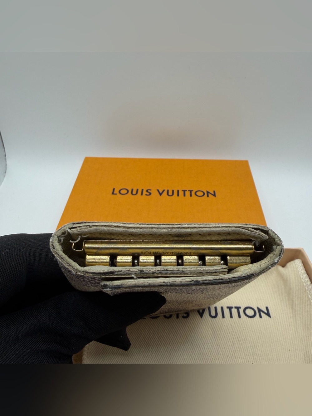 Louis Vuitton Damier Azur 6 Key Cles - Picture 5 of 5